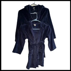 Just in time for swim lessons! GAP set of 2 Kids Fleece Blue Robes sizes 4 & 6